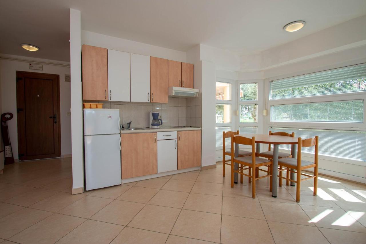 Apartments Matas Sukošan エクステリア 写真
