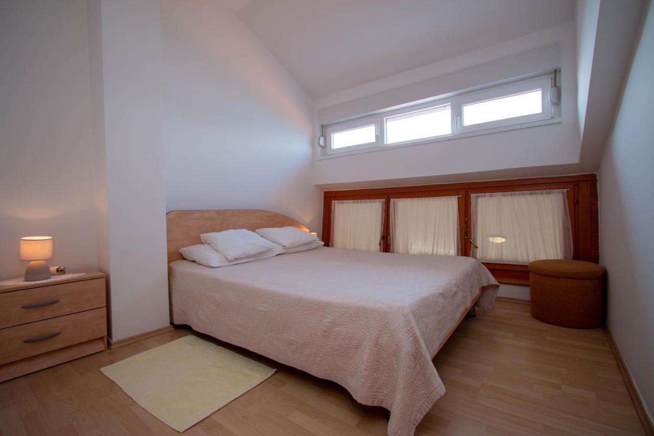 Apartments Matas Sukošan エクステリア 写真