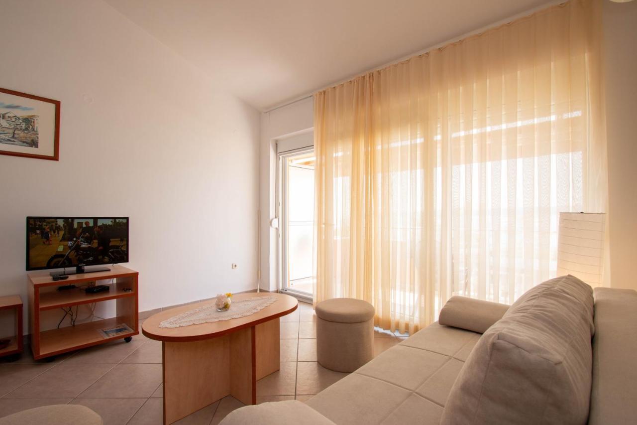 Apartments Matas Sukošan エクステリア 写真