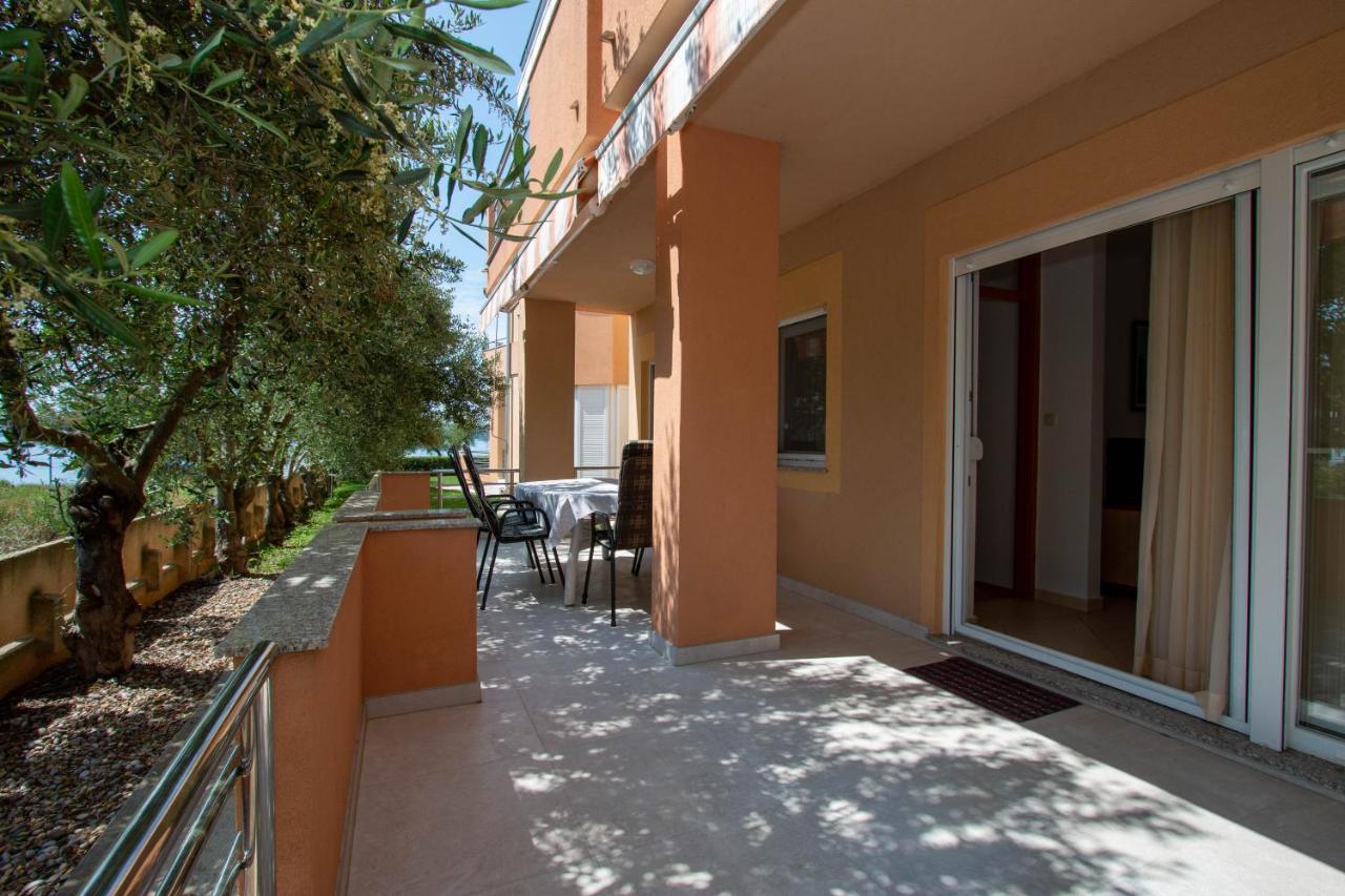 Apartments Matas Sukošan エクステリア 写真