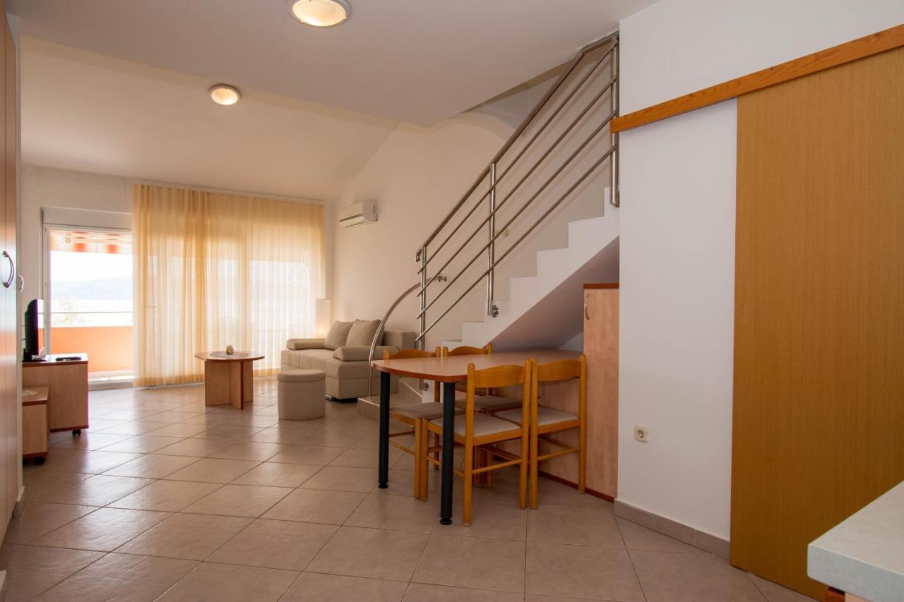 Apartments Matas Sukošan エクステリア 写真